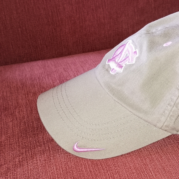 Nike Women's North Carolina Tar Heels Tan pink Ball Cap - Picture 10 of 11